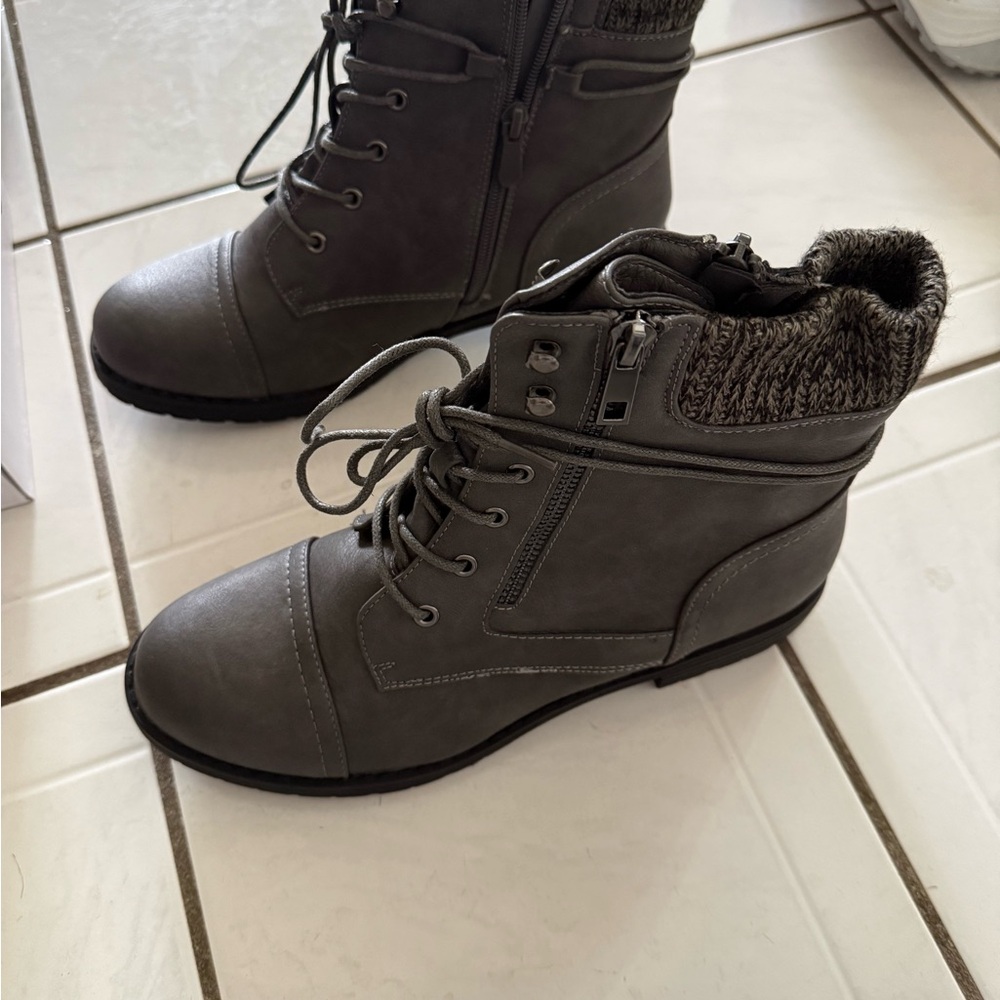 Dream Pairs Women's Lace Up Gray Boots